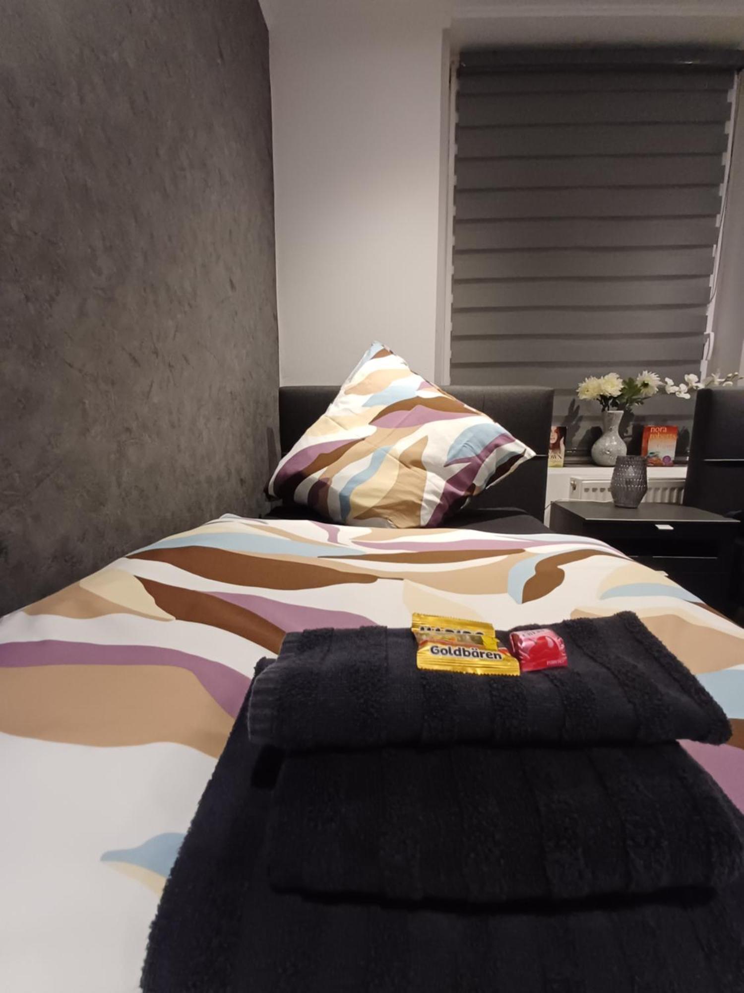 Apartment 6 *